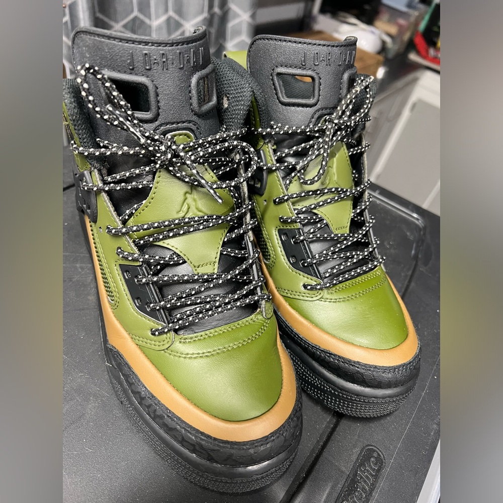 Jordan 4 winterized spiz’ike shoes.